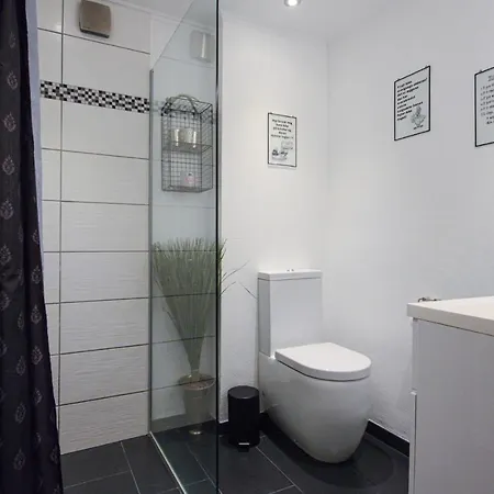 Apartment 1 Bedroom Beautiful In *